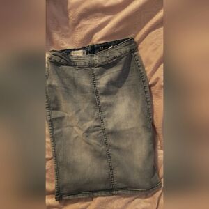 Denim skirt. Gives a beautiful shape to the body.  URBAN HERITAGE brand.🌸🌞🍹